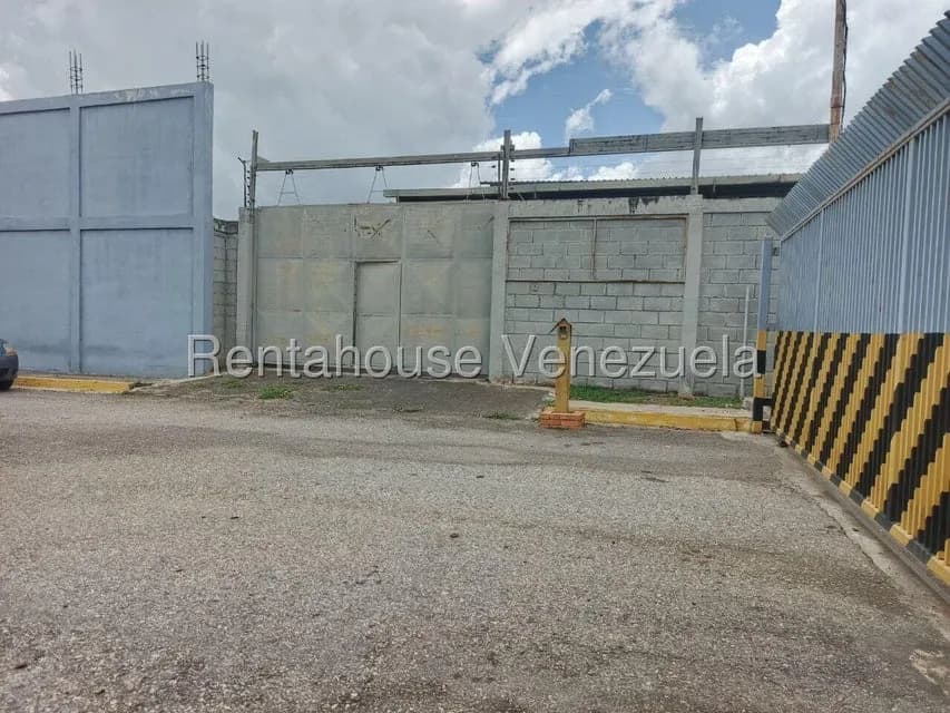 Comercial (Galpon - Deposito) en Venta en La Montanita, Lara