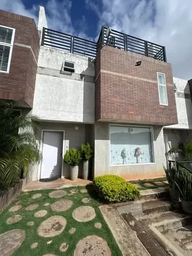 Moderno Town House En La Capital De Margarita Ic-00625
