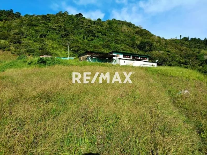 SE VENDE TERRENO EN PARAMO DE LA LAJA