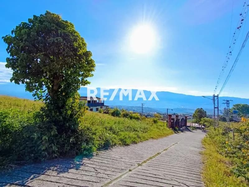 SE VENDE TERRENO EN PARAMO DE LA LAJA