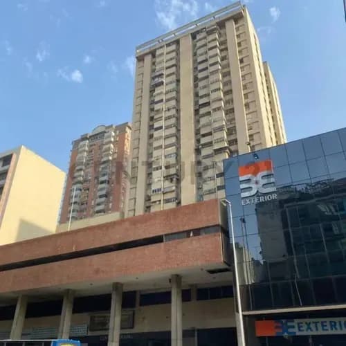Local En Venta La Candelaria: Discreto Afuera, Operación Indetenible Adentro