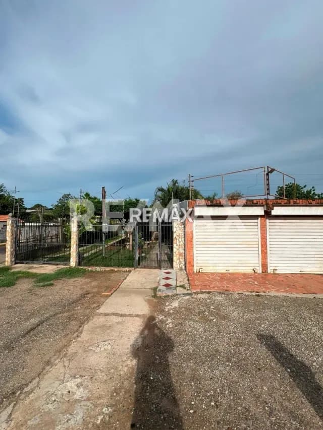 Casa Comercial en Urbanización Los Olivos. En Venta