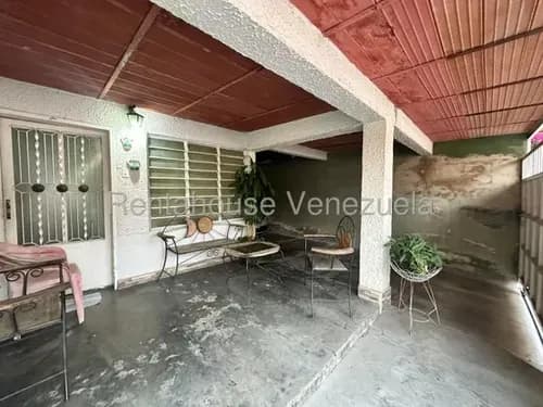Venta De Casa En El Limon Sector Las Mayas Ideal Para Tu Familia Cerca De Mercados Y Colegios #26-14137 Rm