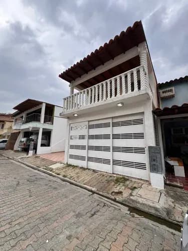 Annic Coronado Vende Casa De Dos Niveles Ubicada En Sector De Parqueserino San Diego. 328593