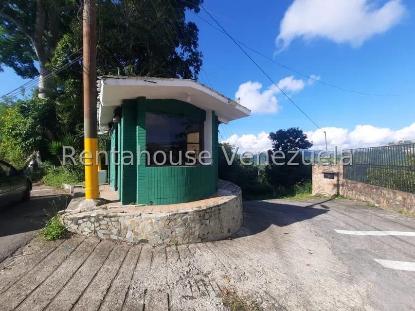 Terreno (Residencial) en Venta en Los Robles, Distrito Metropolitano