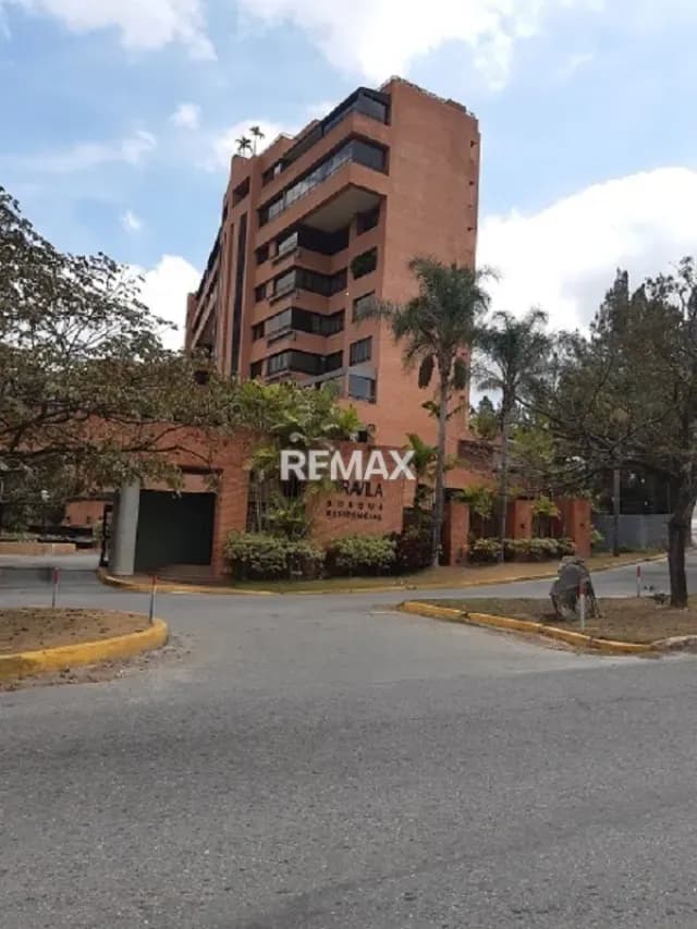 Venta PH La Tahona 554 m2. 6H,8B,5E,1M. Pozo de Agua