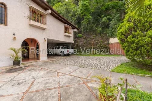 Venta De Casa Amplia Ubicada En Caracas Colinas De Santa Monica #26-1047
