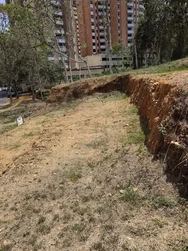 Terreno En Venta Urb. El Bosque, Parroquia San José, Fcaballero