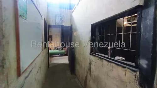 Venta En Avenida Libertador Galpón De 417m2 Con Mezzanina, Oficinas Y Electricidad Trifásica Asesor Inmobiliario Lcda. Luisana Aponte