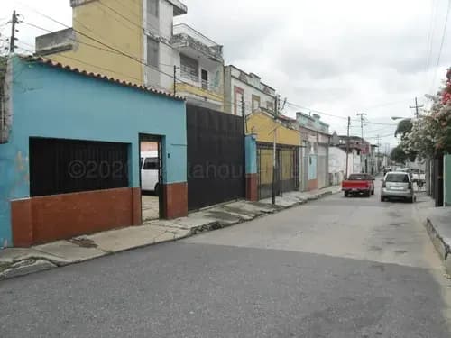 Casa De Uso Comercial En Venta Ubicada En Zona Estratégica De Alto Trafico Ideal Para Emprender Su Negocio Amplia Comoda E Iluminada. Ven Conocela Y Oferta Ya!!!
