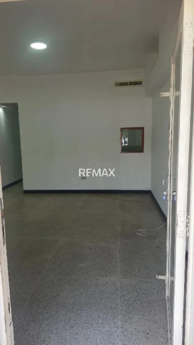 Local N° 33 C.Comercial Alta Vista