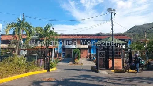 Townhouse En Alquiler Guarenas Nueva Casarapa Mls# 26-20610 E.n