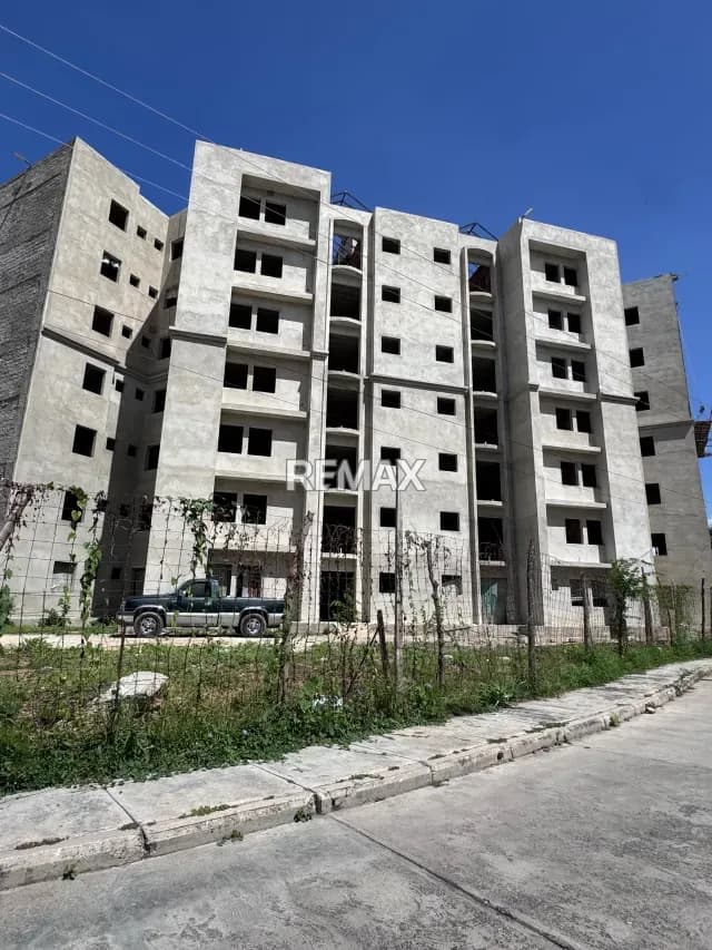 EN VENTA APTO EN OBRA GRIS. LOS ROQUES