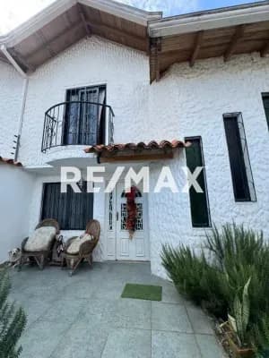 CASA EN VENTA AVENIDA LA ULA SECTOR LA GRANADINA