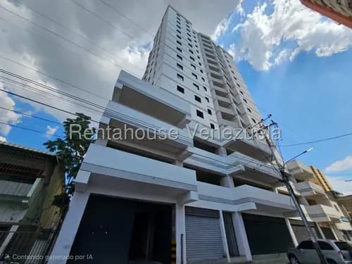 Apartamento En Venta En El Centro De Maracay, 26-18044 Df