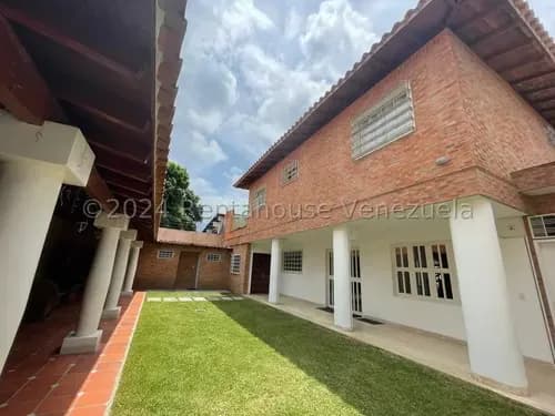 Casa Remodelada En Macaracuay 24-26639 Carlos Valero