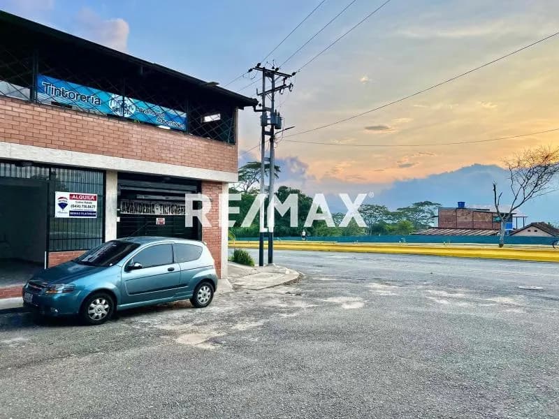 Local en alquiler en la avenida QUINIMARI - PUEBLO NUEVO