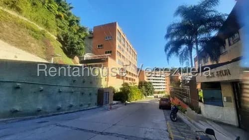 Espectacular Y Amplio Town House, En Venta, En Altos Del Peñon. 25-12126