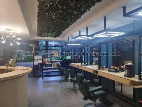 Alx / Local Comercial De 73.23 M2, Con Ubicación Estratégica En El Nivel C1 Del Centro Comercial Parque Cristal, Los Palos Grande En Venta / Mls #25-16759