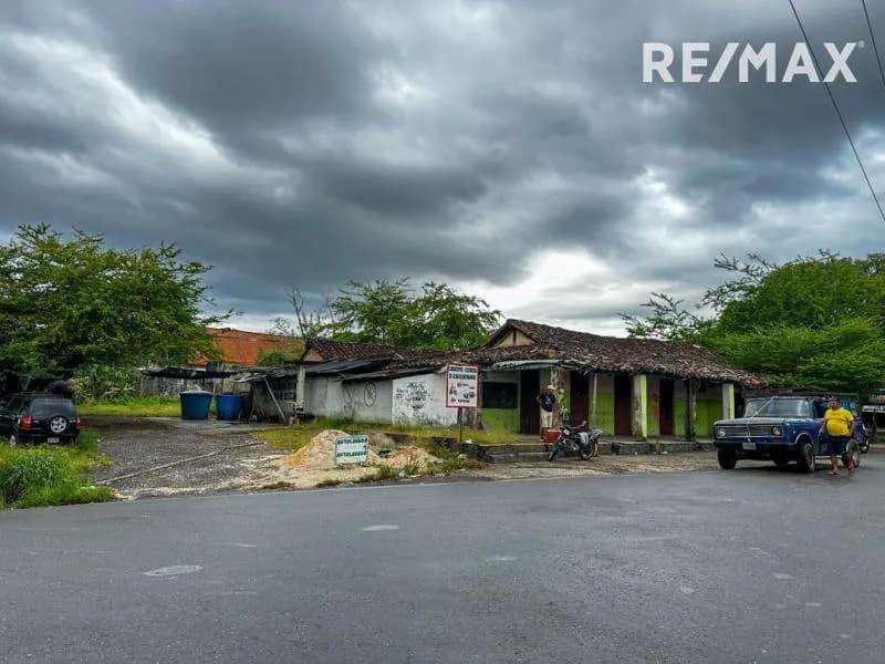 Se vende Terreno en el Piñal Av Principal