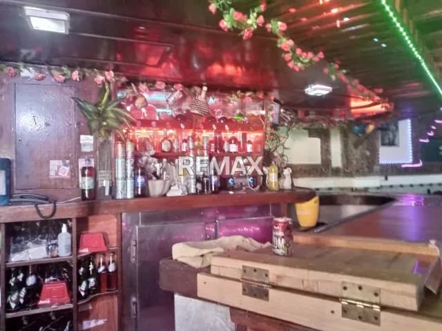 Local Comercial Exclusivo en Alquiler con Licencia de Licores y Trayectoria