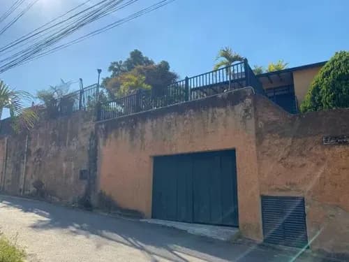 Se Vende Acogedora Casa En Baruta Sector Los Guayabitos Gc