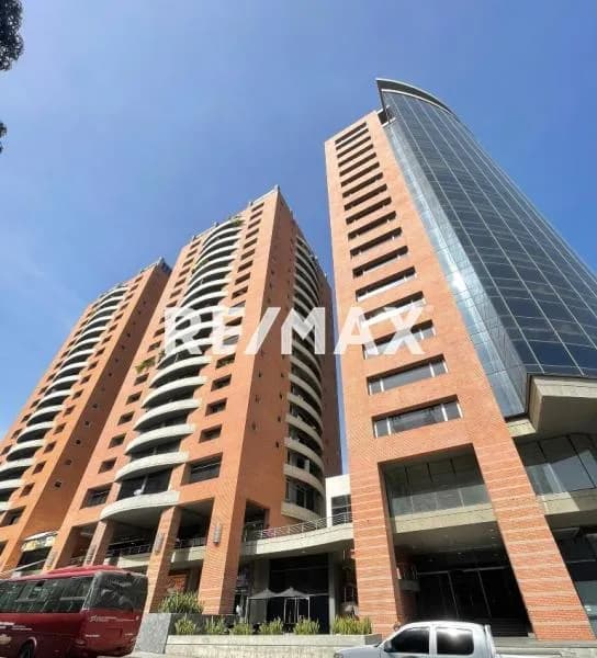 OFICINA EN VENTA - URB. LOS DOS CAMINOS