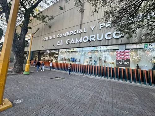 Amplia Oficina En La Torre Camoruco 108 Mts Con 7 Espacios.
