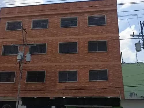 Edificio Comercial Y Médico En Venta Naguanagua | 1.002m2 | 4 Niveles | Planta 100% | Tanque Aéreo 26.000 Litros | Estacionamiento Interno | Ascensor | Aire Acondicionado | Circuito Cerrado (e&m)