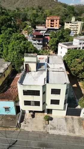 Carolina Ochoa Vende Edificio Comercial Y Residencial En Los Colorados