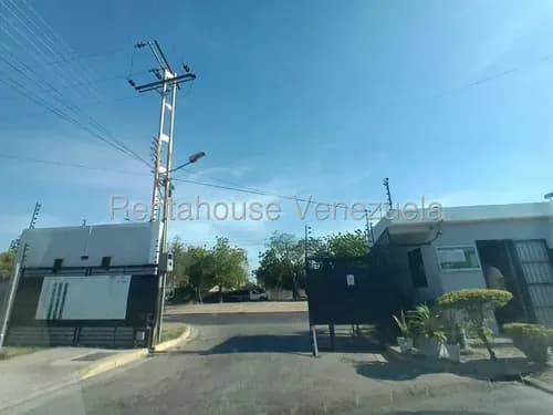 Casa En Venta En Excelente Ubicacion Con Buenos Acabado En Urb El Prado Guacara