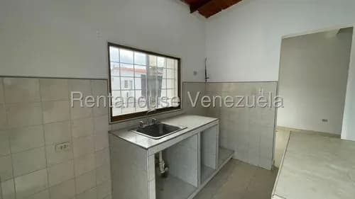 Comoda Y Conservada Casa En Venta Cabudare. Urbanizacion Los Rastrojos En Plena Avenida Bolivar. As-fb 26-14511