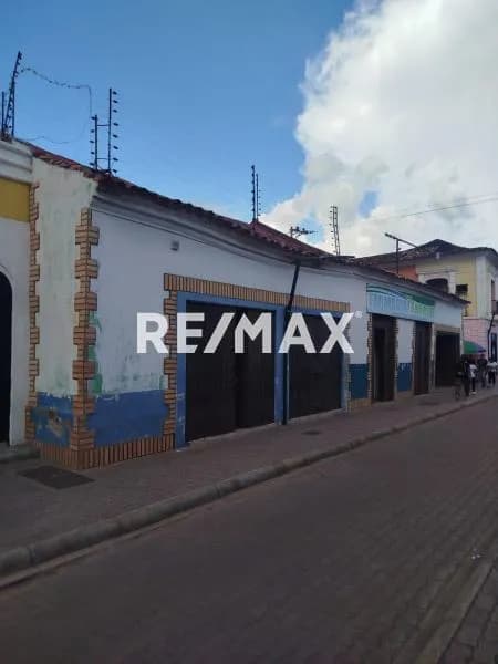SE VENDE TERRENO CON LOCALES UBICADO EN EL CASCO CENTRAL DE BARCELONA ESTADO ANZOATEGUI