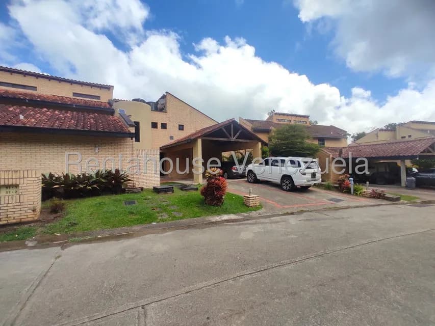 Casa (Duplex) en Venta en Monte Claro, Distrito Metropolitano