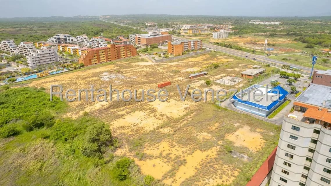 Terreno (Comercial) en Venta en Agua Sal, Miranda