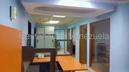 Excelente Oficina De 63.89 M2 Ubicada En La Fresca Y Agradable Urbanización Los Samanes Se Encuentra En El Prestigioso Centro Profesional Los Samanes