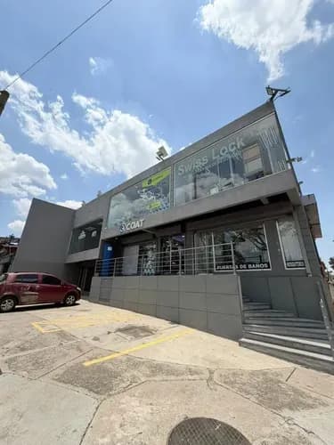 Vanesa Ofrece En Alquiler Local Comercial En Frente Al C.c. Prebo (esquina Av. 107 Con Calle 130).