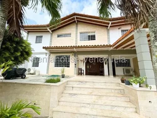 Héctor Malavé Vende Maravillosa Casa Amoblada De Dos Plantas Al Este De Barquisimeto, Cómodas Habitaciones, Amplia Cocina, Cómodas Áreas De Servicio.