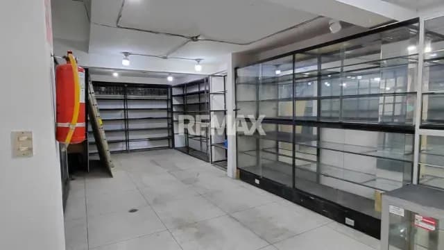 Local Comercial en venta ubicado en el centro cerca del Mercado de Quinta Crespo