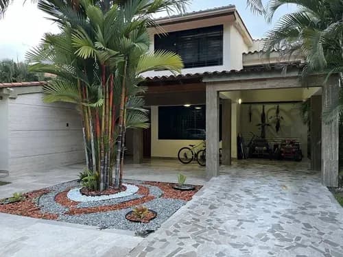 Sg Venta De Casa Remodelada En Residencias Exclusivas Golden House, Calle Los Pinos, Trigal Norte Sector Piedras Pintadas - Valencia. Con Planta 100% Y Pozo, En Exclusivo Condominio De 24 Casas