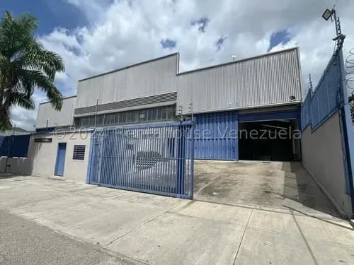 Ms: 24-20174, Vendemos Espectacular Y Funcional Galpón En La Urb Los Naranjos, Guarenas. A=2004m2, 8b, 13p.