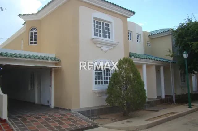 TOWNHOUSE¨ EN VENTA, VILLA OASIS COUNTRY II, MILAGRO NORTE