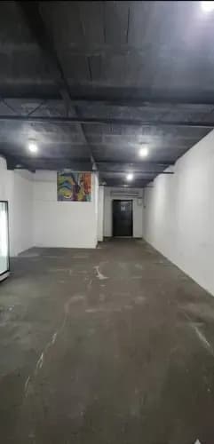 Local En Planta Baja De 90 M2 Mas 30m2 De Patio, En La Av. Vía Colombia, Puerto Ordaz, Con Alto Flujo. Ideal Para Bodegon , Consultorios O Tiendas, Con Baño Y Oficina