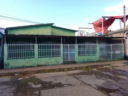 Se Vende Casa Con Local En El Sector La Muralla