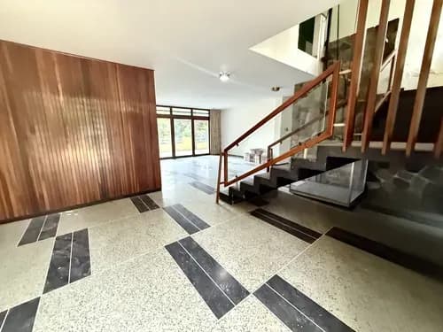 Se Vende Casa Valle Arriba Para Remodelar 2.071 M2t, 8h+2s, 6b+s, 6 Ptos, Terraza, Jardín, Vista Campos De Golf