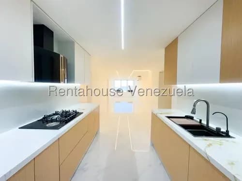 Apartamento Remodelado En Venta, Urb. Colinas De La Tahona