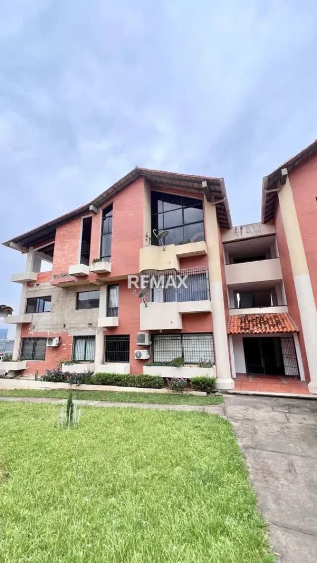 En ALQUILER Apartamento Tipo Estudio- Amoblado y Equipado Planta Baja Castellana Suite