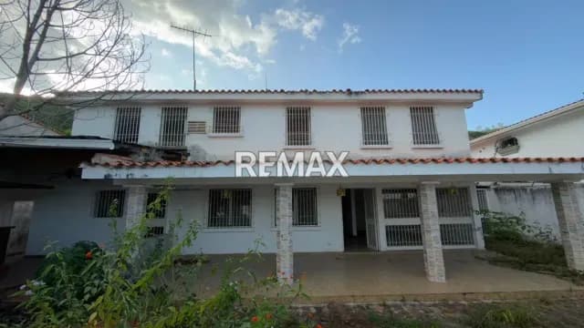 Casa para remodelar ubicada en la Urb La Viña - Calle Páez