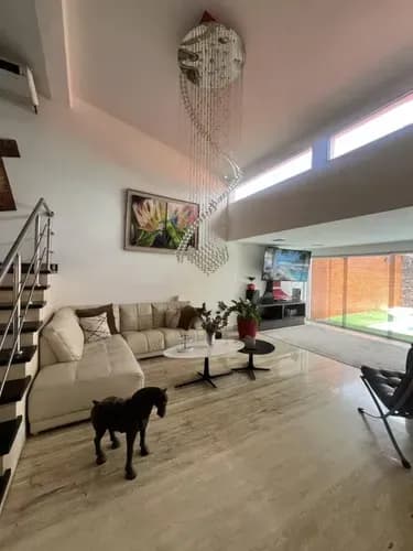 En Venta Exclusiva, Hermosa Y Moderna Casa Quinta Amoblada Y Equipada*lomas Del Country Guataparo. 406 M2 De Terreno 390m2 De Construcción 4 Habitaciones 6 Baños 5 Estacionamientos. An