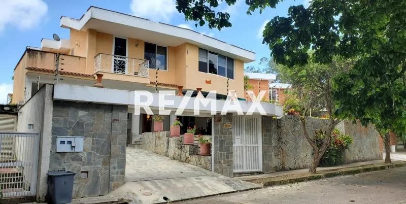 LOMAS DE LA LAGUNITA CASA EN VENTA